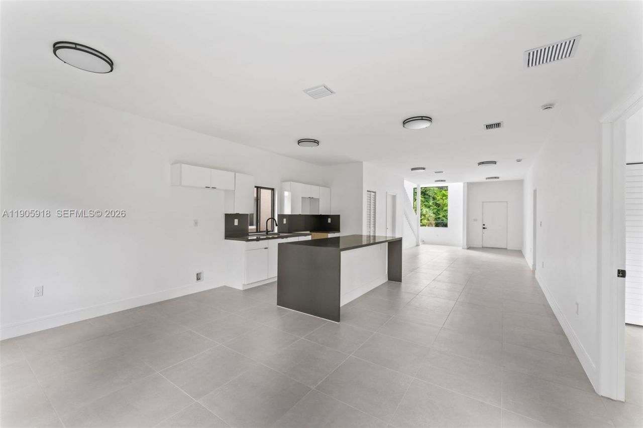 5318 NW 7 Ct, Miami, FL 33127 Photo