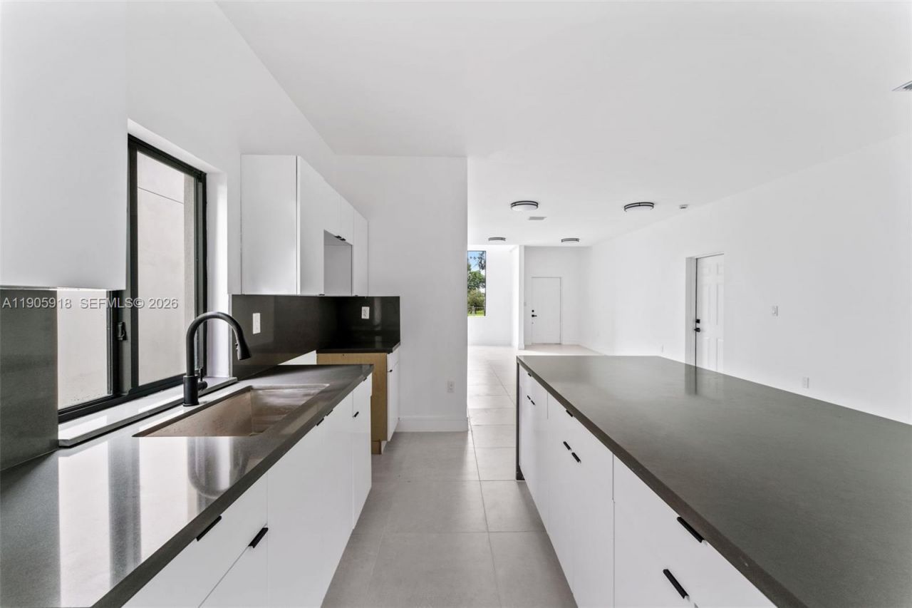 5318 NW 7 Ct, Miami, FL 33127 Photo