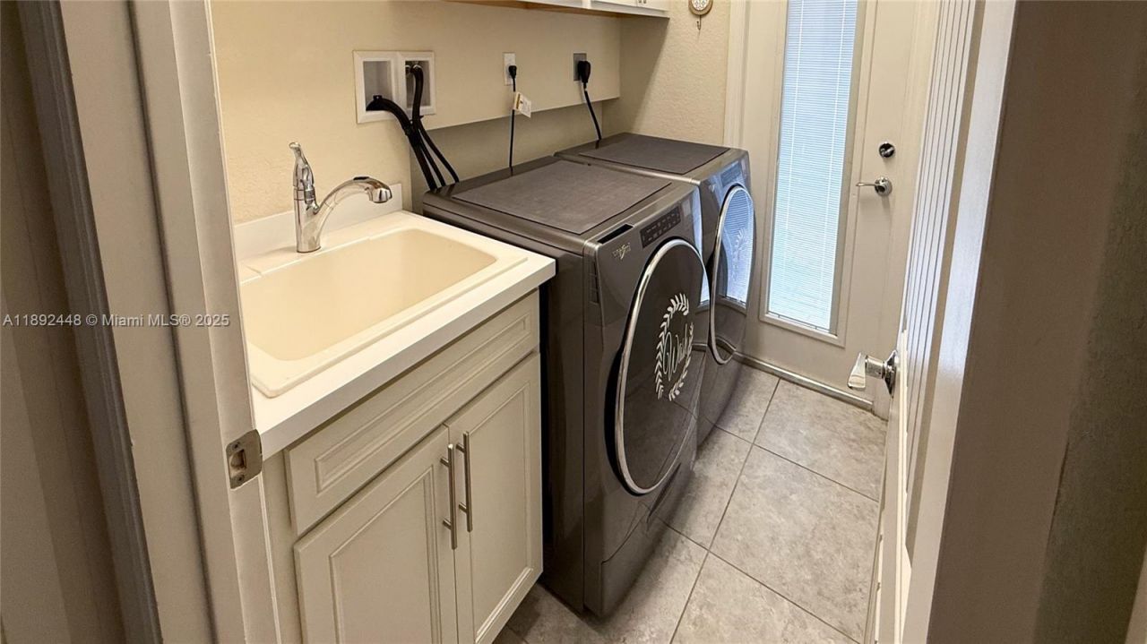 5110 Eucalyptus Dr, Unit 3, Hollywood, FL 33021 Photo