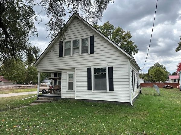 300 NE 1st Street, Hardin, MO 64035