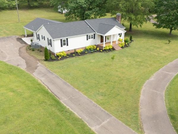 1152 E Poplar Ave, Selmer, TN 38375