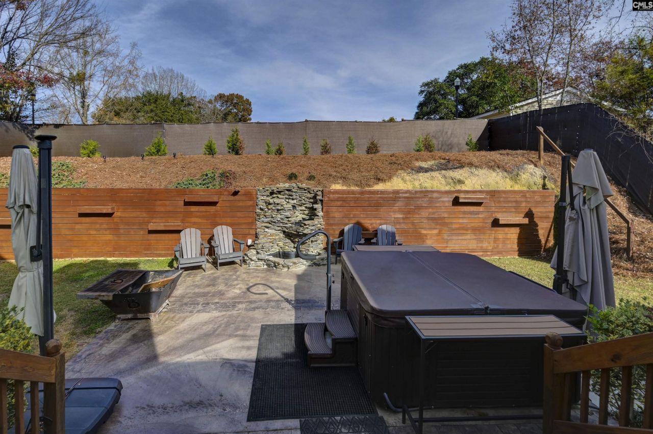 416 Buckthorne Road Photo 5