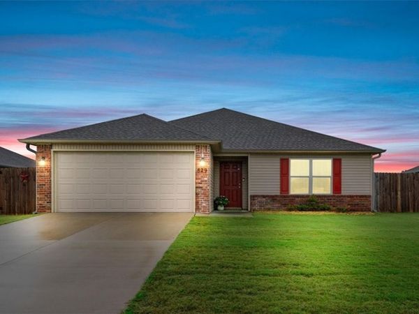 829 Katlyn Drive, Siloam Springs, AR 72761