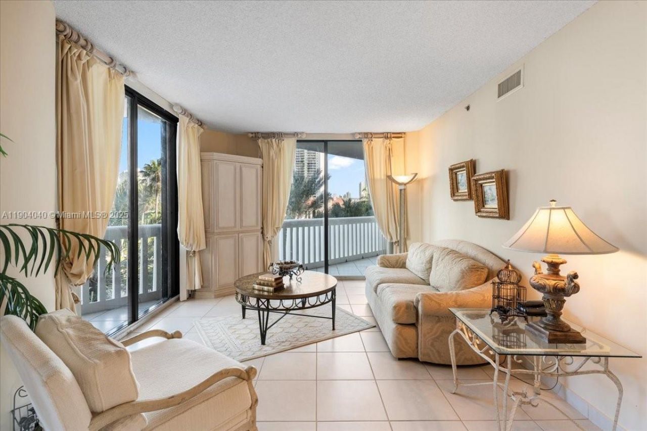 2000 Island Blvd, Unit 609, Aventura, FL 33160 Photo