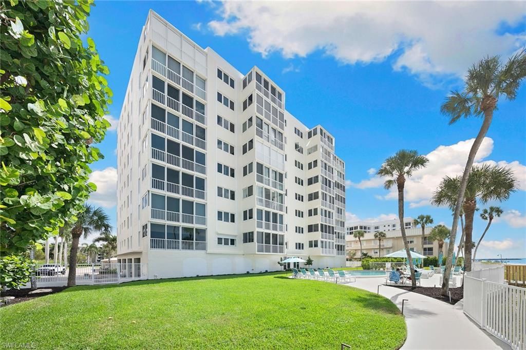 2885 Gulf Shore Blvd N, Unit 304, Naples, FL 34103 Photo