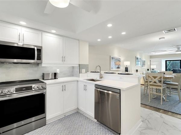 1672 Spoonbill LN, Unit B, NAPLES, FL 34105