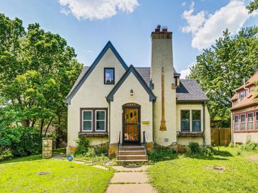 3807 Hubbard Avenue N, Robbinsdale, MN 55422