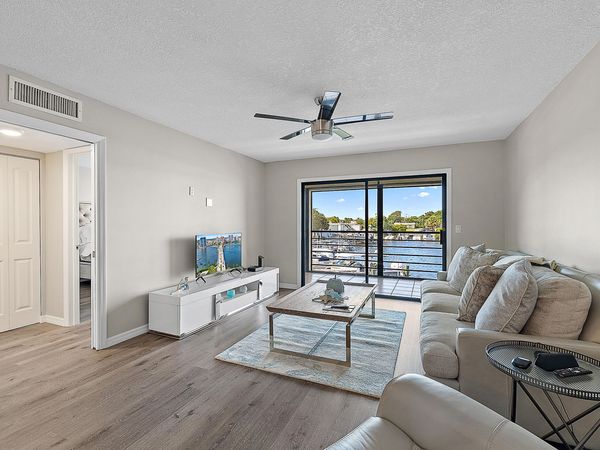 309 Lake Circle, Unit 201, North Palm Beach, FL 33408