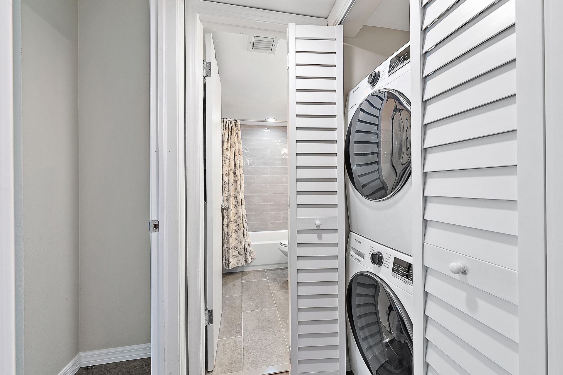 309 Lake Circle, Unit 201, North Palm Beach, FL 33408 Photo