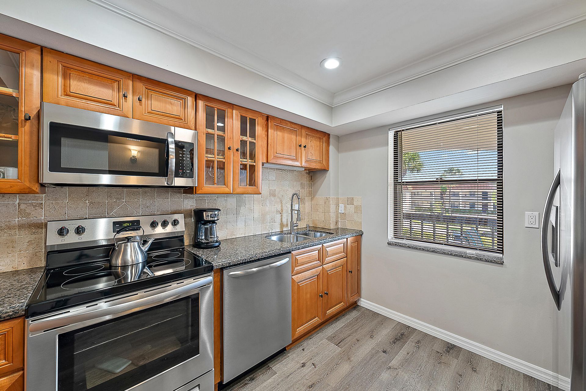 309 Lake Circle, Unit 201, North Palm Beach, FL 33408 Photo