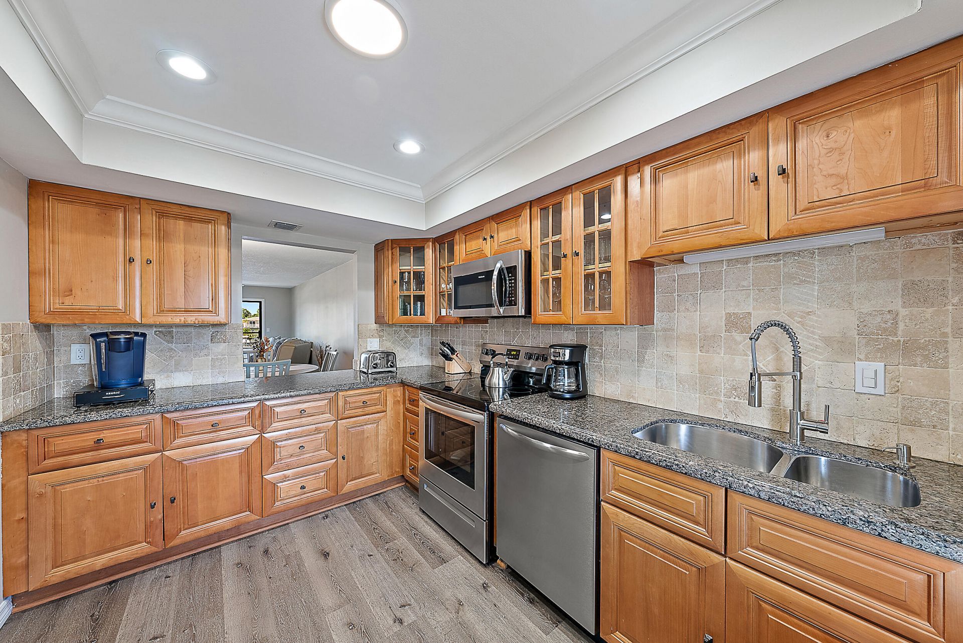 309 Lake Circle, Unit 201, North Palm Beach, FL 33408 Photo