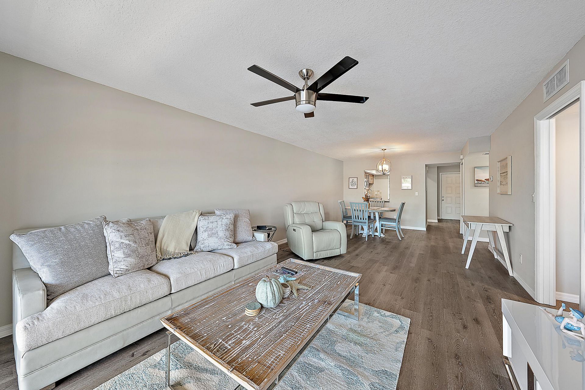 309 Lake Circle, Unit 201, North Palm Beach, FL 33408 Photo