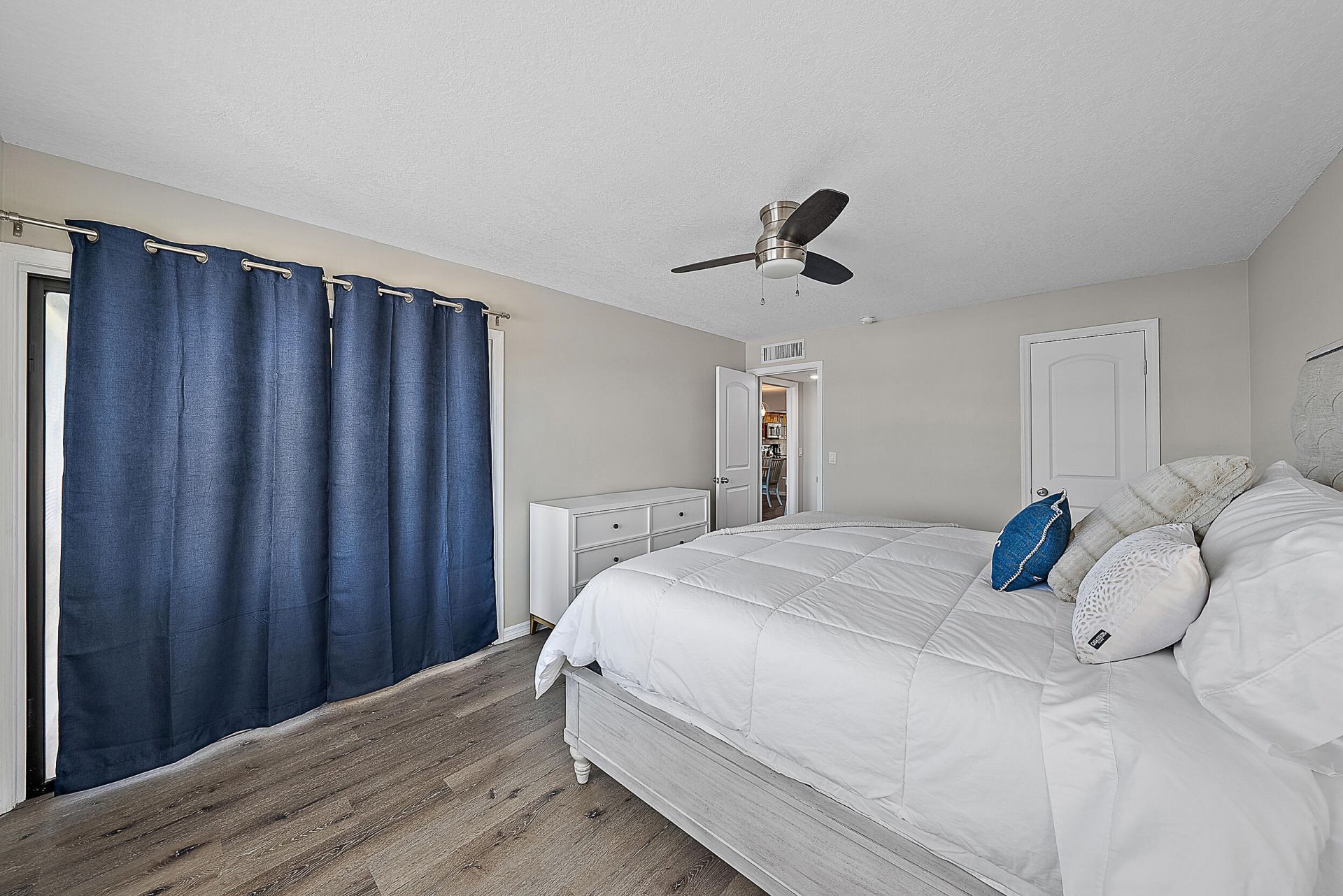 309 Lake Circle, Unit 201, North Palm Beach, FL 33408 Photo