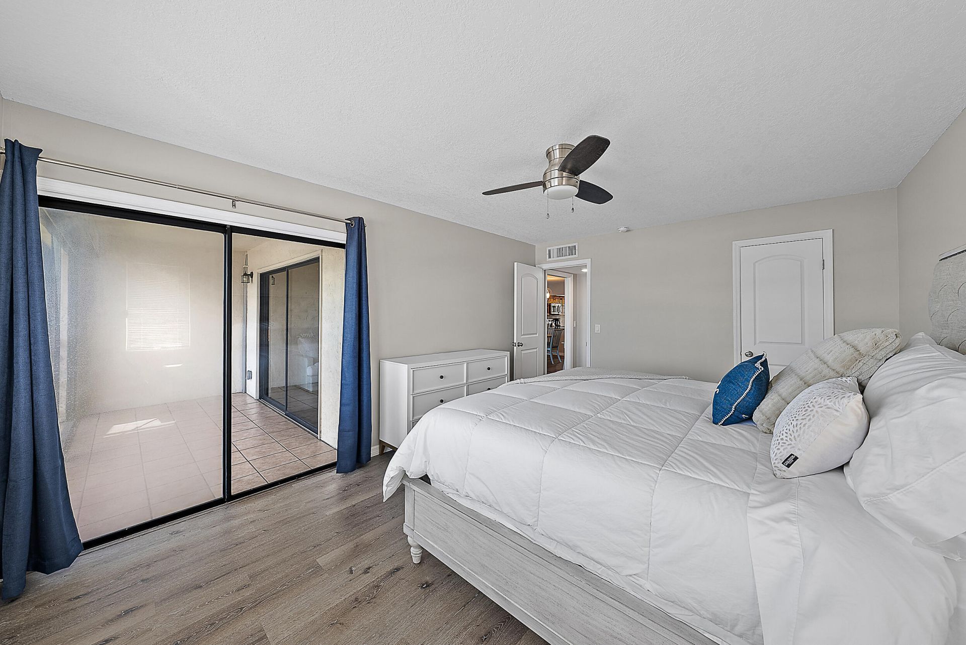 309 Lake Circle, Unit 201, North Palm Beach, FL 33408 Photo