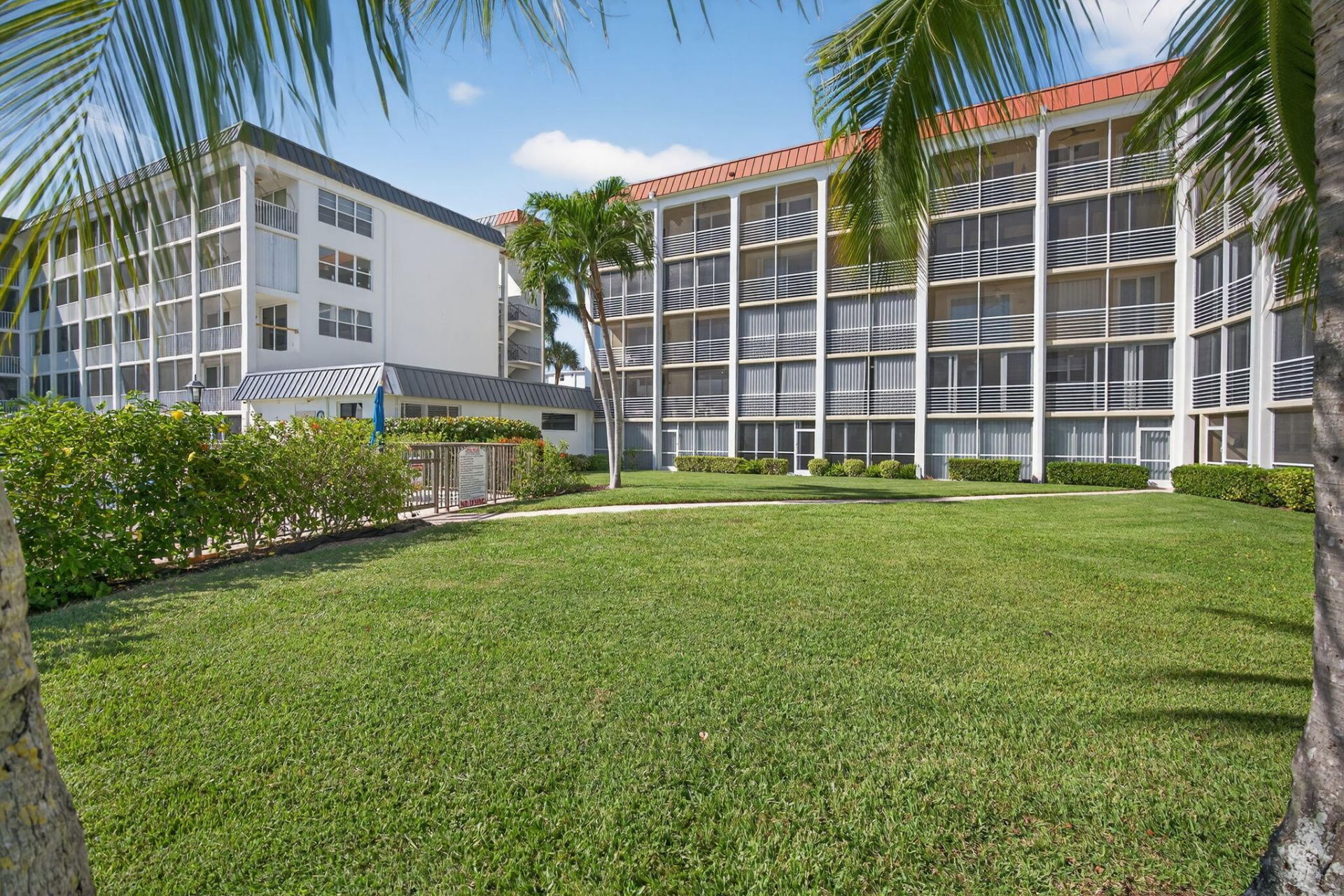 105 Paradise Harbour Boulevard, Unit 102, North Palm Beach, FL 33408 Photo