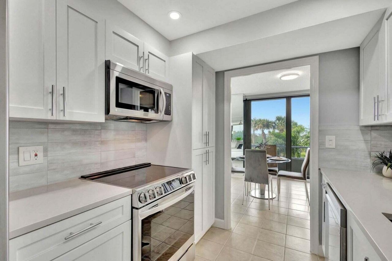 5550 N Ocean Drive, Unit 2b, Singer Island, FL 33404 Photo