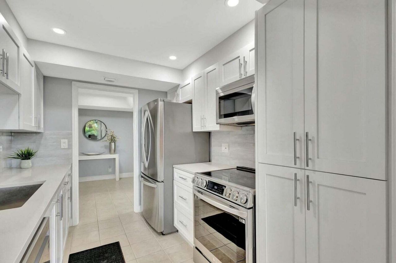 5550 N Ocean Drive, Unit 2b, Singer Island, FL 33404 Photo