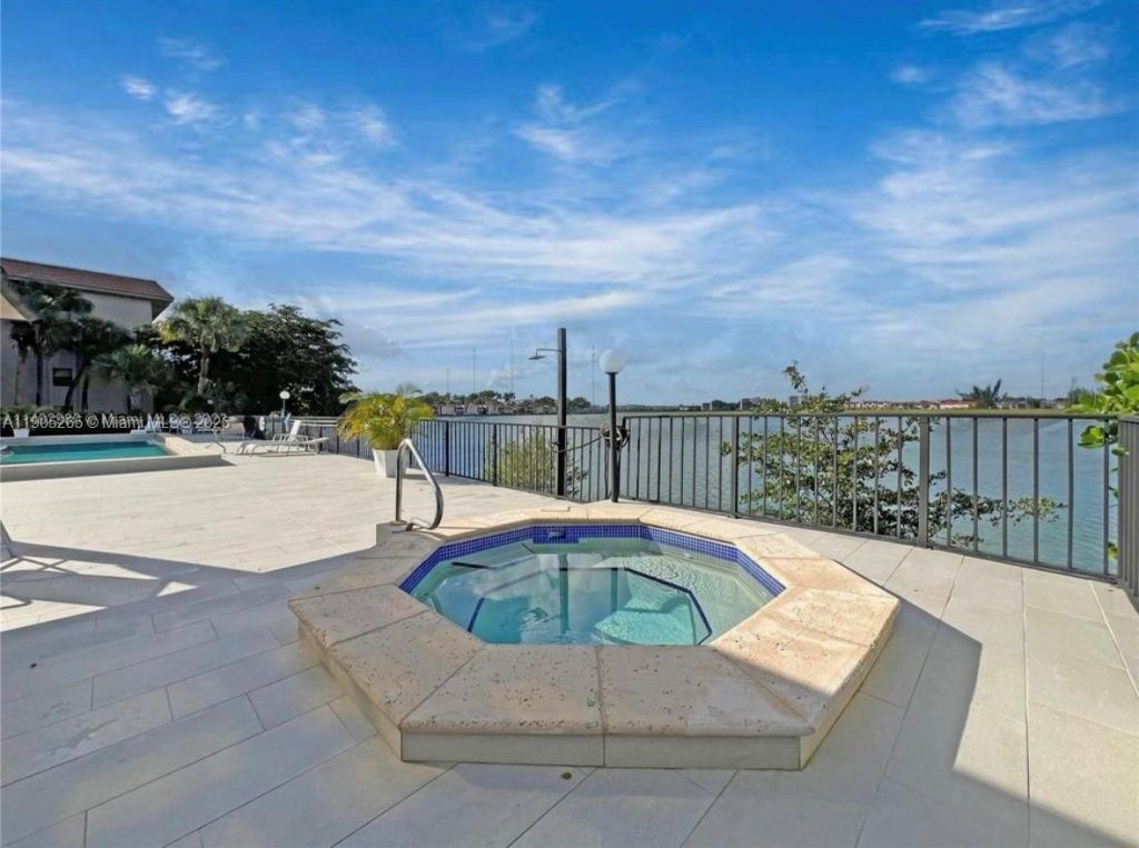 461 Ives Dairy Rd, Unit 402-2, Miami, FL 33179 Photo