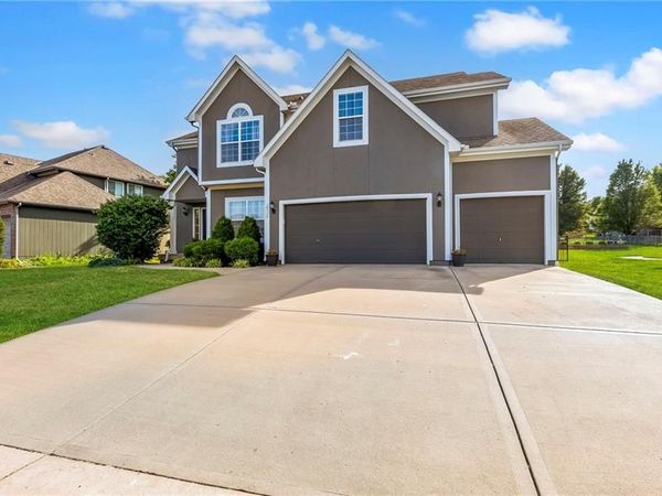 2712 SW Carlton Drive, Lee's Summit, MO 64082