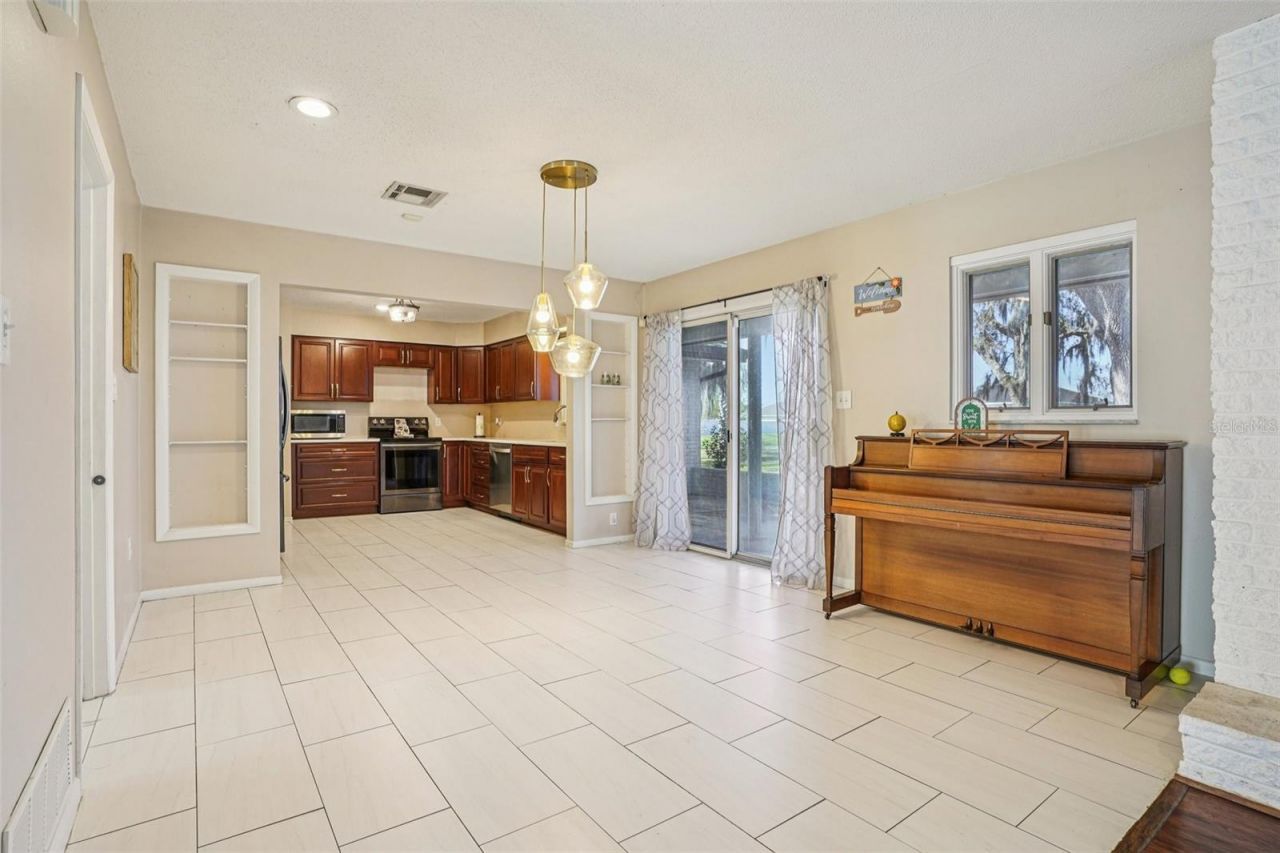 33651 Overton Drive, Leesburg, FL 34788 Photo