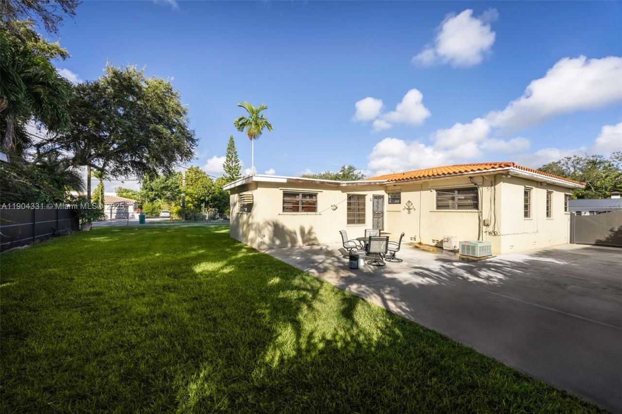 6040 SW 29th St, Miami, FL 33155 Photo