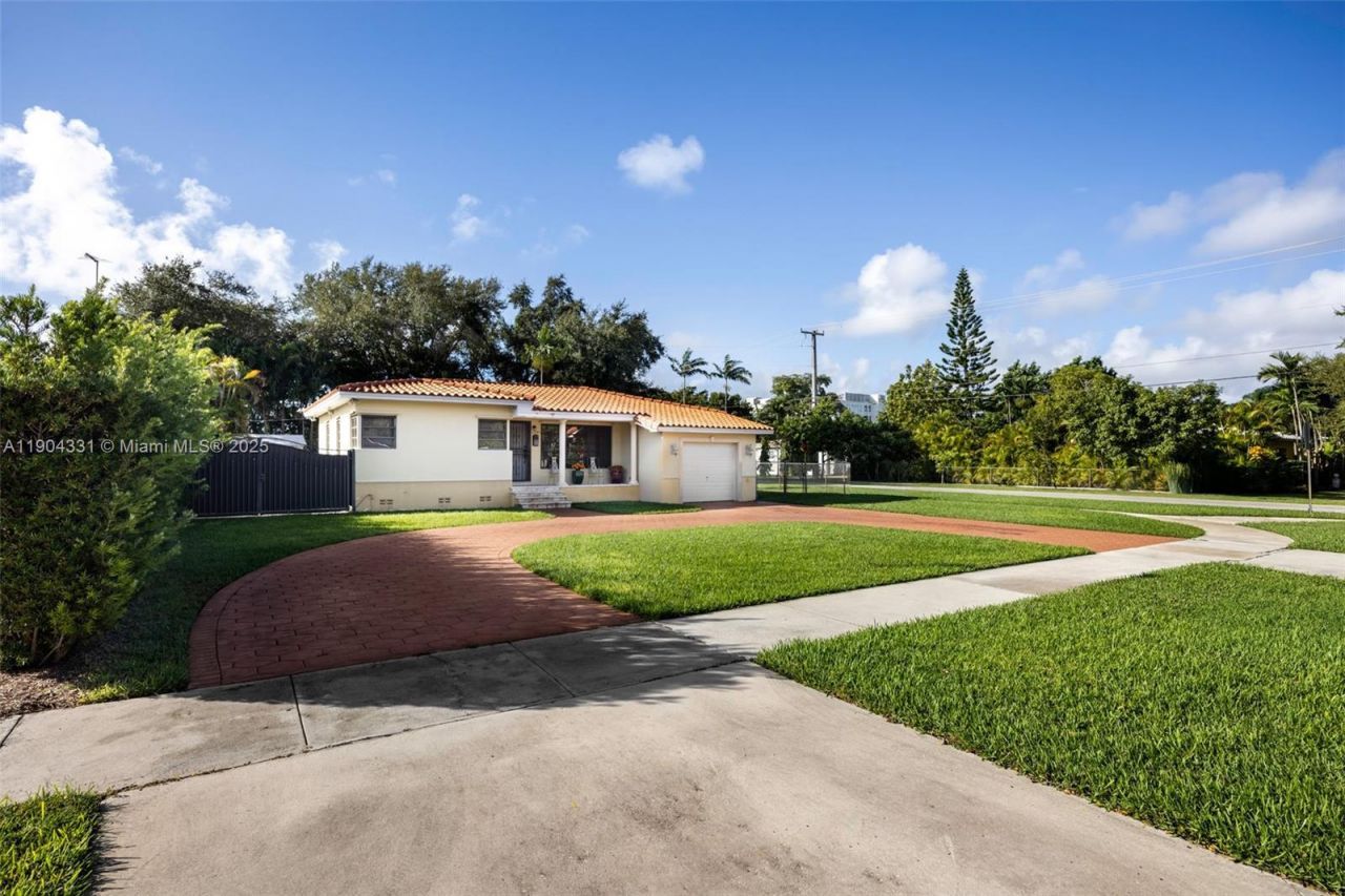 6040 SW 29th St, Miami, FL 33155 Photo