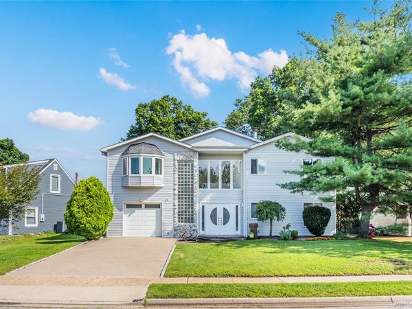 19 Wayside Lane, Wantagh, NY 11793