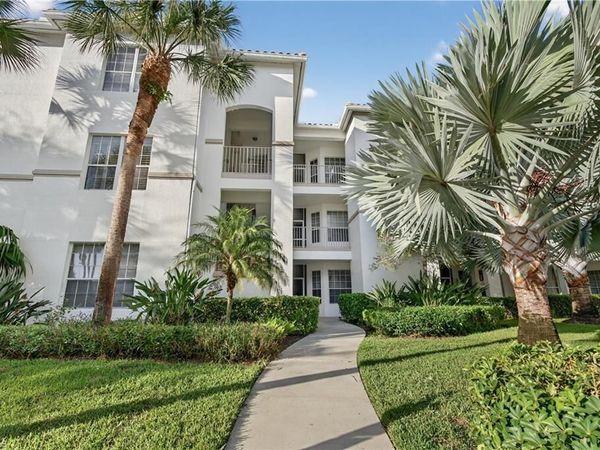 8223 Parkstone PL, Unit 2201, NAPLES, FL 34120