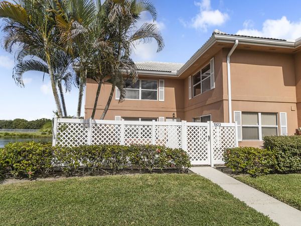 1923 Stratford Way, West Palm Beach, FL 33409