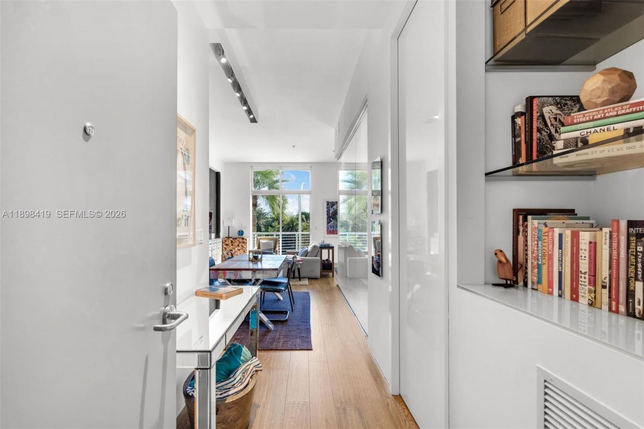 2001 Meridian Ave, Unit 404, Miami Beach, FL 33139 Photo