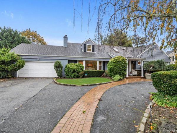 1339 E Boxwood Drive E, Hewlett Harbor, NY 11557