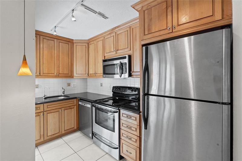 1439 S Ocean Boulevard, Unit 317, Lauderdale by the Sea, FL 33062 Photo