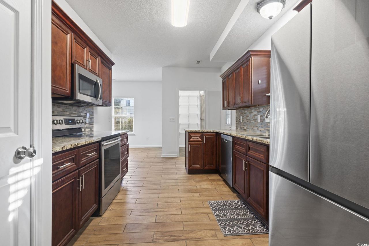 486 Copenhagen Dr. Photo 8