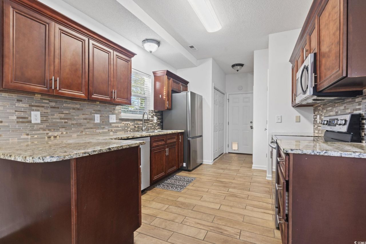 486 Copenhagen Dr. Photo 9