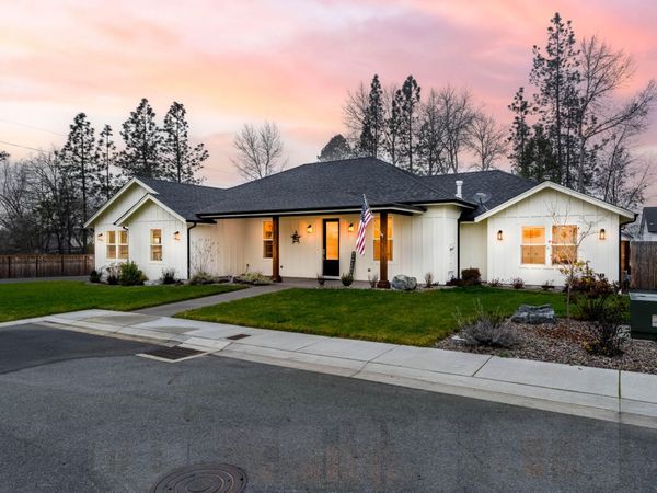 199 Black Oak Drive, Grants Pass, OR 97527