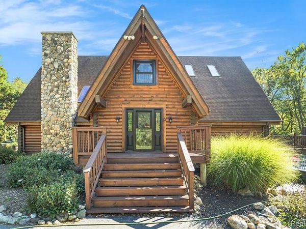 1366 S Baldwin Road, Lake Orion Vlg, MI 48360