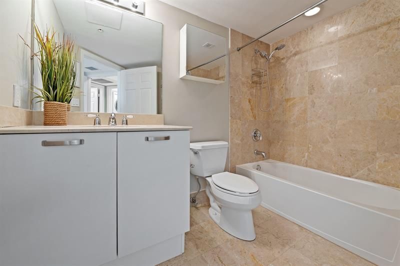 2011 N Ocean Boulevard, Unit 1605, Fort Lauderdale, FL 33305 Photo