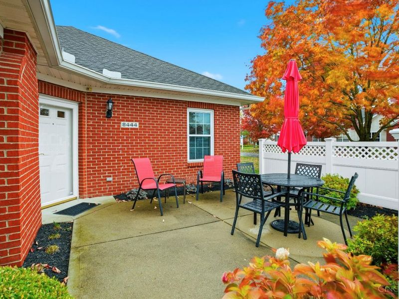 8444 Waterleaf Lane, West Chester, OH 45069 Photo 4