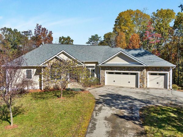 138 Binnacle DR , Moneta, VA 24121