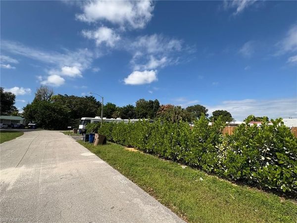 418 Cactus CIR, LEHIGH ACRES, FL 33936
