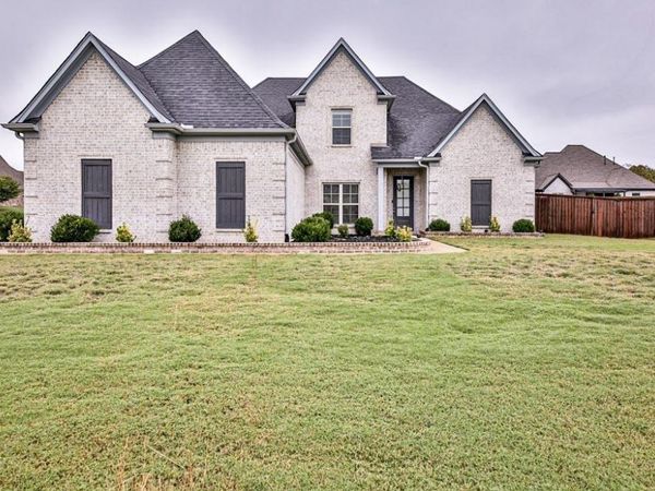 225 COUNTRY BROOK DR, Oakland, TN 38060