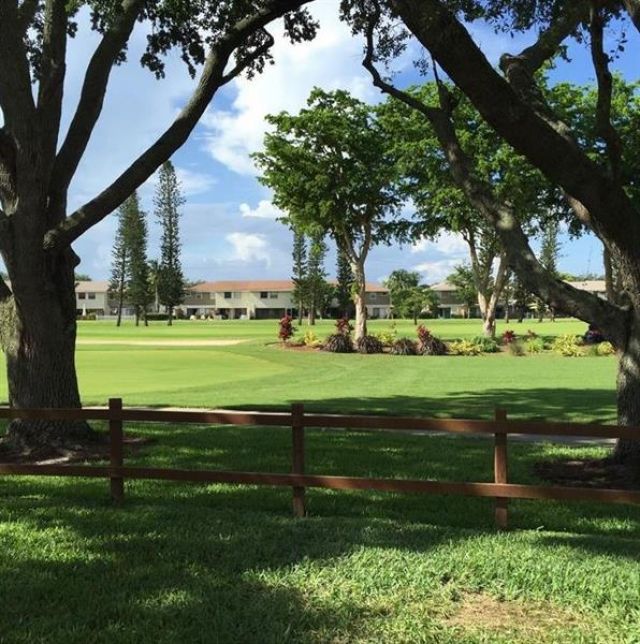 10740 S Golfview Drive, Pembroke Pines, FL 33026 Photo