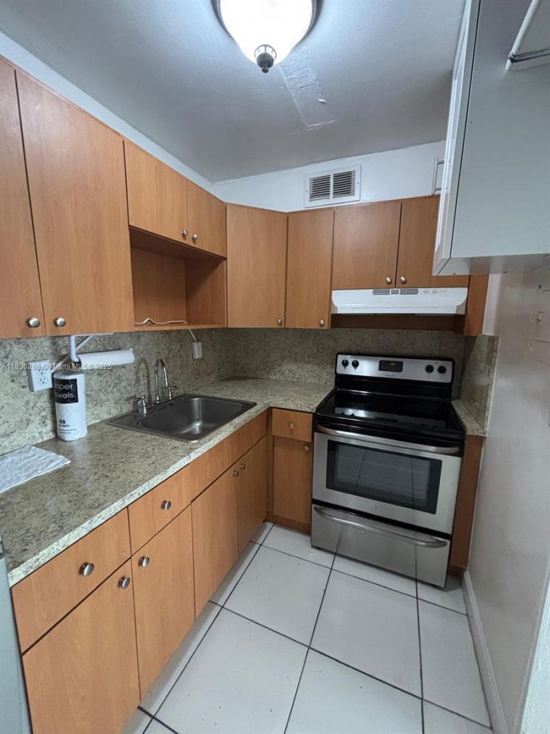 11005 SW 1st St, Unit 302, Sweetwater, FL 33174 Photo