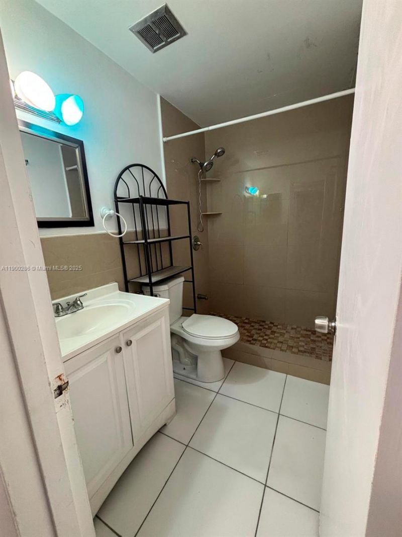 11005 SW 1st St, Unit 302, Sweetwater, FL 33174 Photo