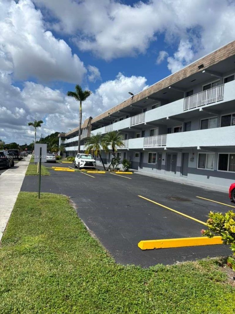 11195 SW 1st St, Unit 216, Sweetwater, FL 33174 Photo