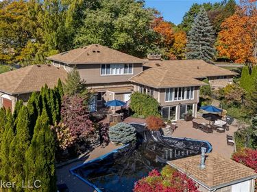 7357 W Greenwich Drive, Bloomfield Hills, MI 48301