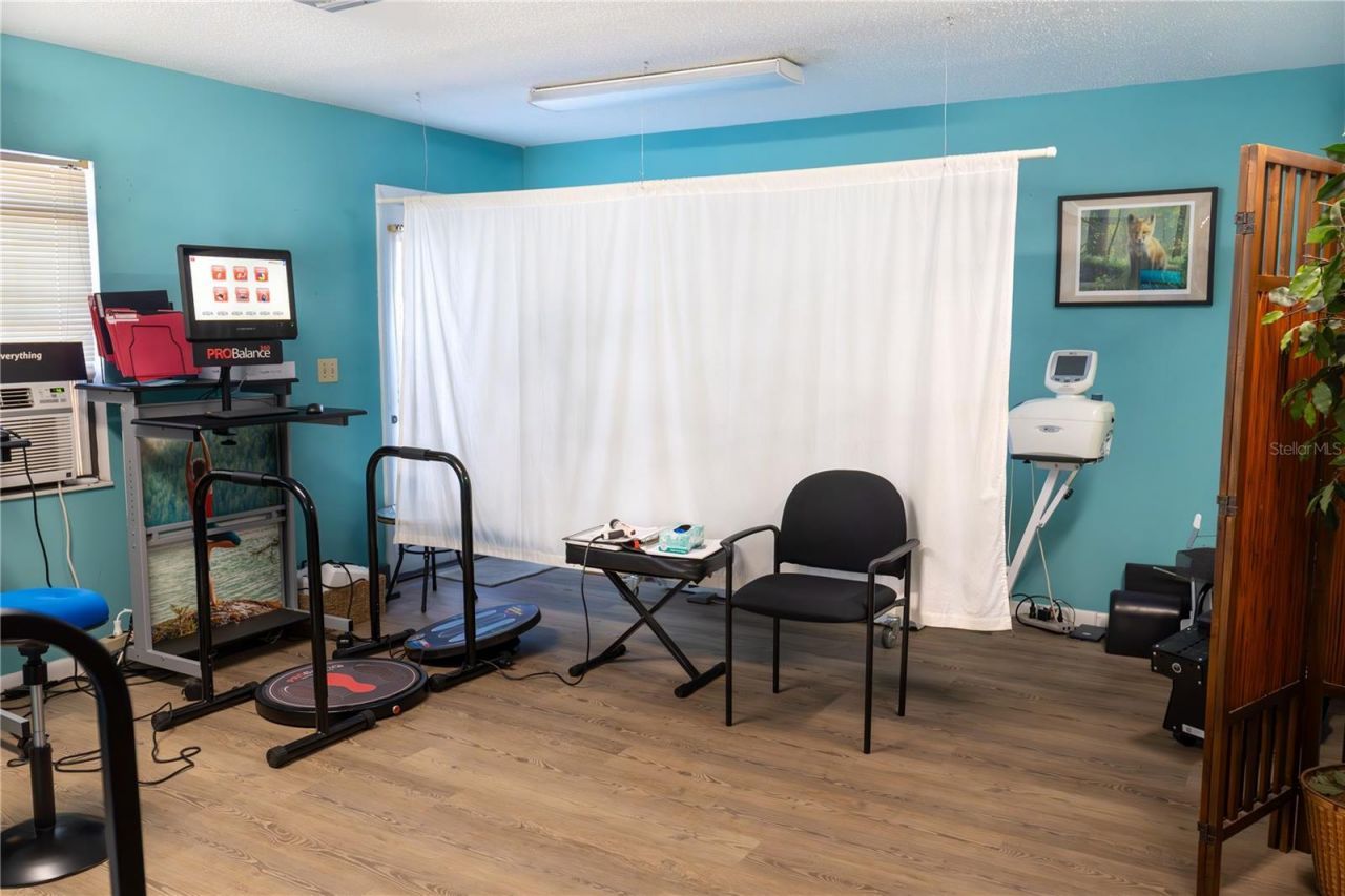 915 E Alfred Street, Tavares, FL 32778 Photo