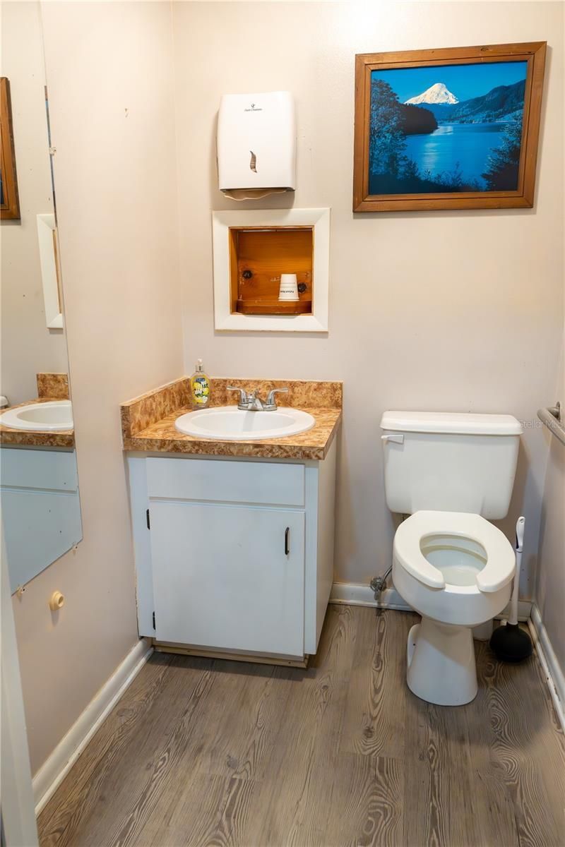 915 E Alfred Street, Tavares, FL 32778 Photo