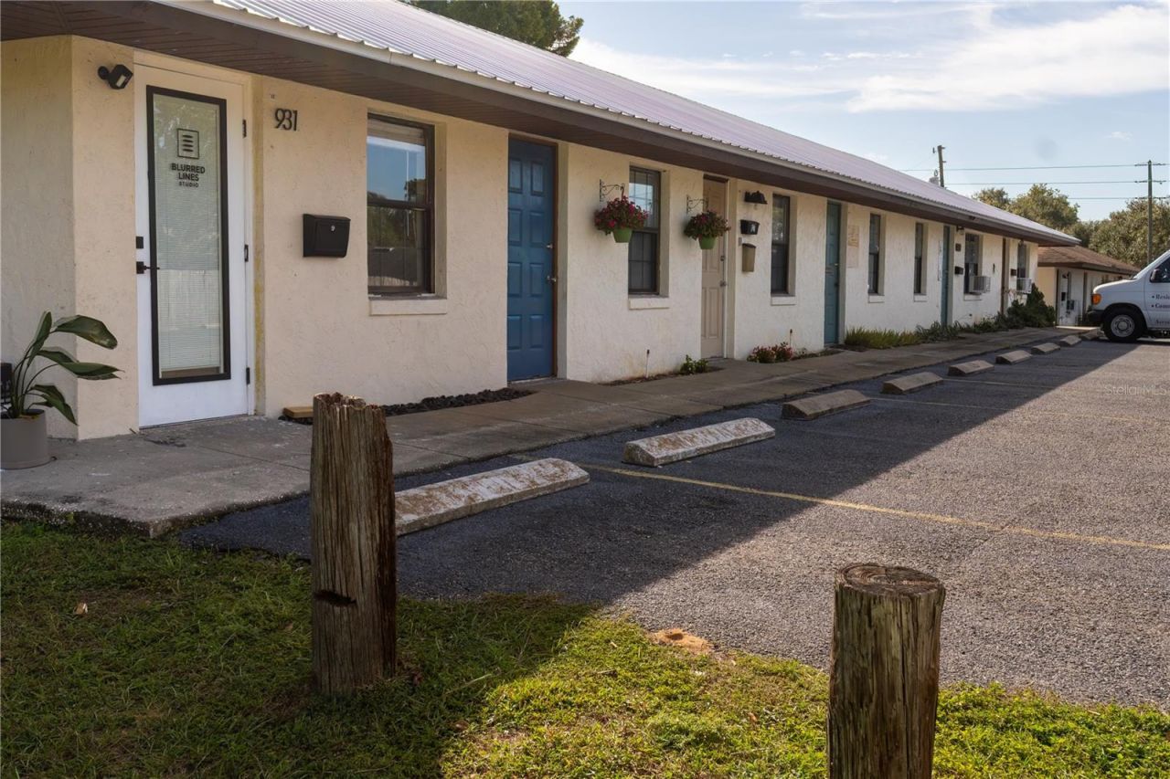 915 E Alfred Street, Tavares, FL 32778 Photo