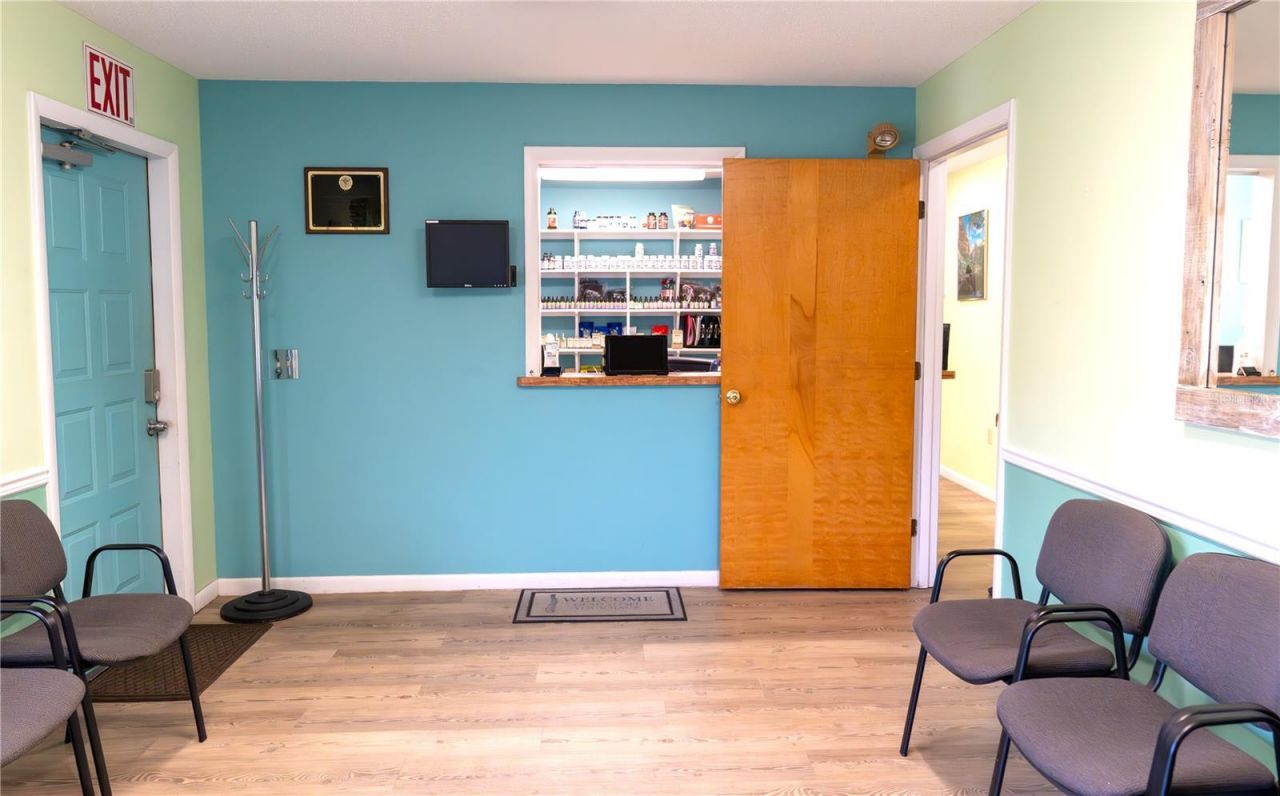 915 E Alfred Street, Tavares, FL 32778 Photo